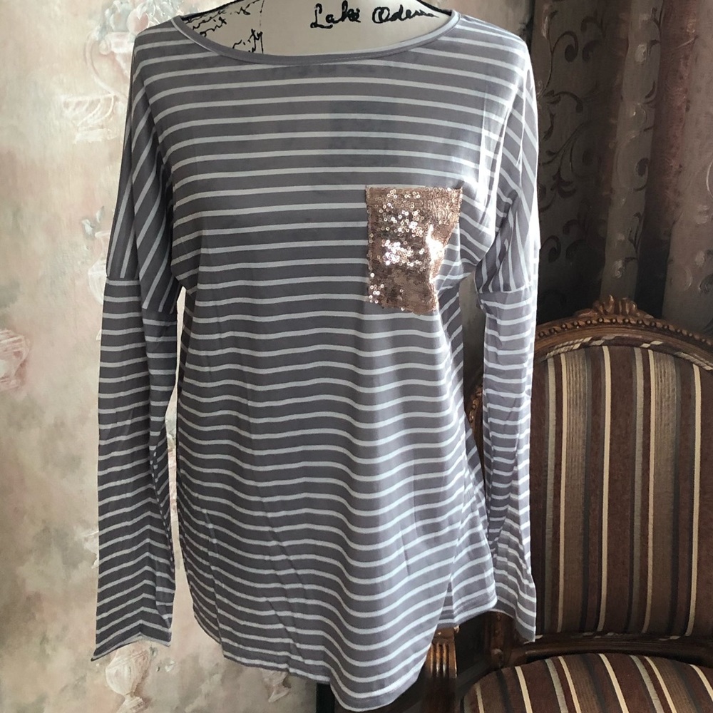 🎉HOST PICK🎉🎉MEDIUM SEQUIN POCKET  TOP NWT - Picture 3 of 4